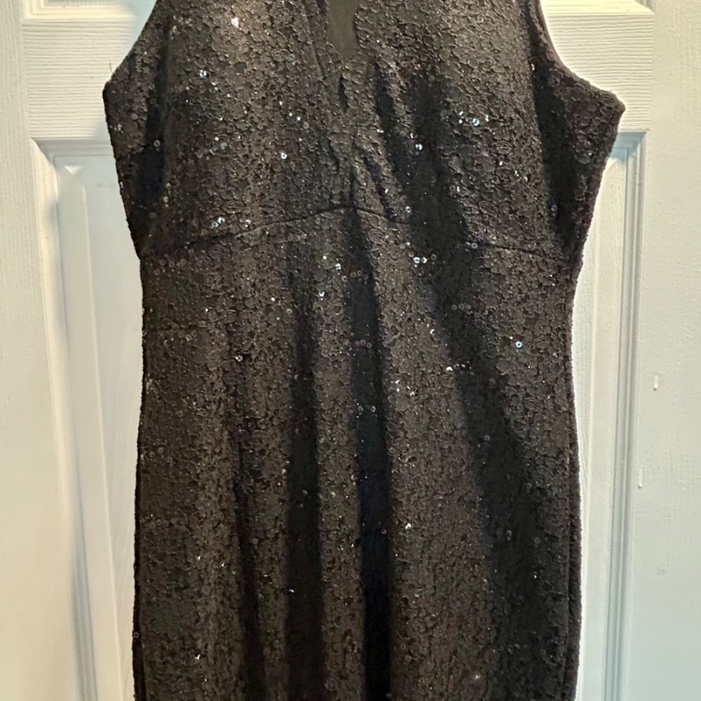 Formal dress - Picture 3 of 5